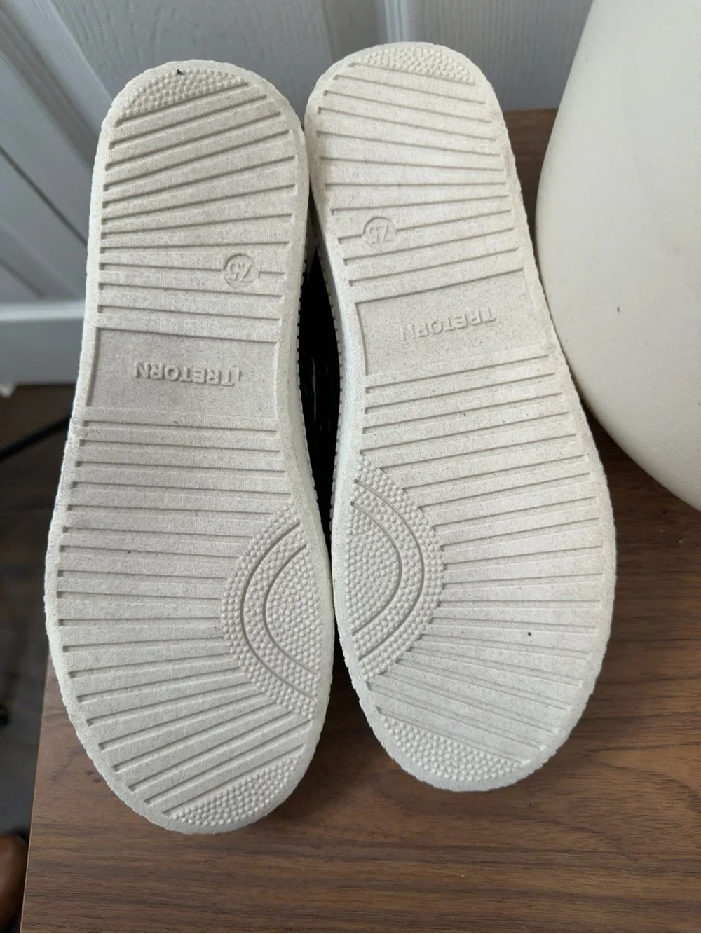 Tretorn Nylite Black White Retro Sneakers Women’s Size 7.5